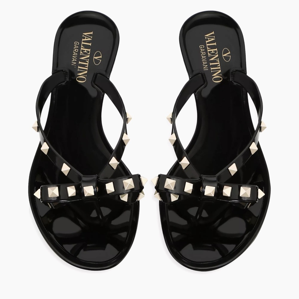 Valentino Garavani Rubber Rockstud Thongs
Excellent Condition
Size 41
